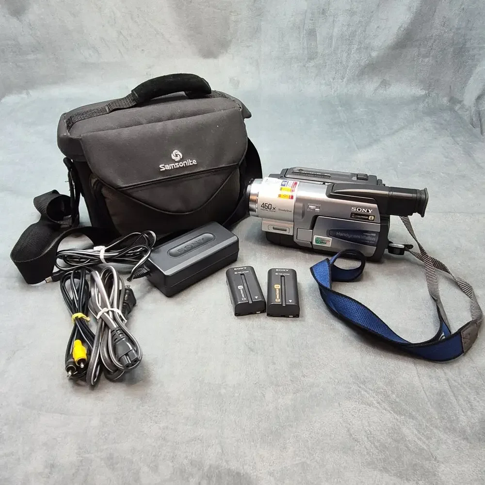 Sony CCD-TRV68 Handycam NTSC Video Hi8 Camcorder w Charger Bundle - Tested